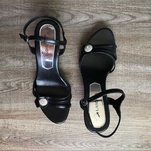 BLACK KITTEN HEEL DIAMOND STUD